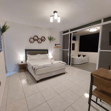 Bonsai Jacuzzi Suites Panglao Eksteriør billede