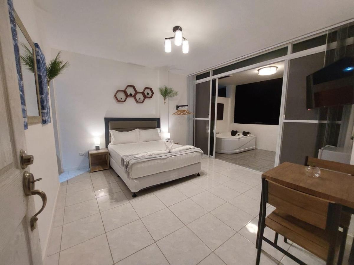 Bonsai Jacuzzi Suites Panglao Eksteriør billede