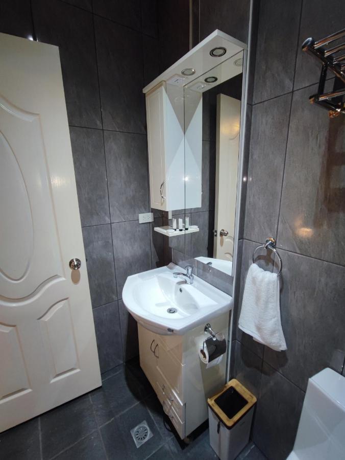Bonsai Jacuzzi Suites Panglao Eksteriør billede