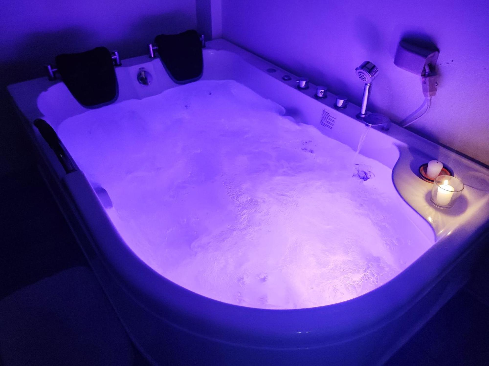 Bonsai Jacuzzi Suites Panglao Eksteriør billede