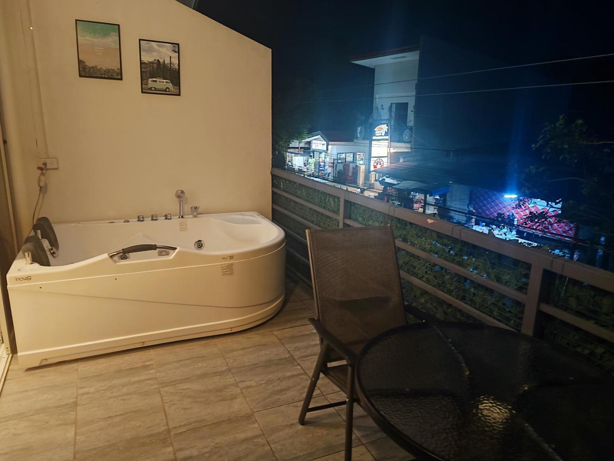 Bonsai Jacuzzi Suites Panglao Eksteriør billede