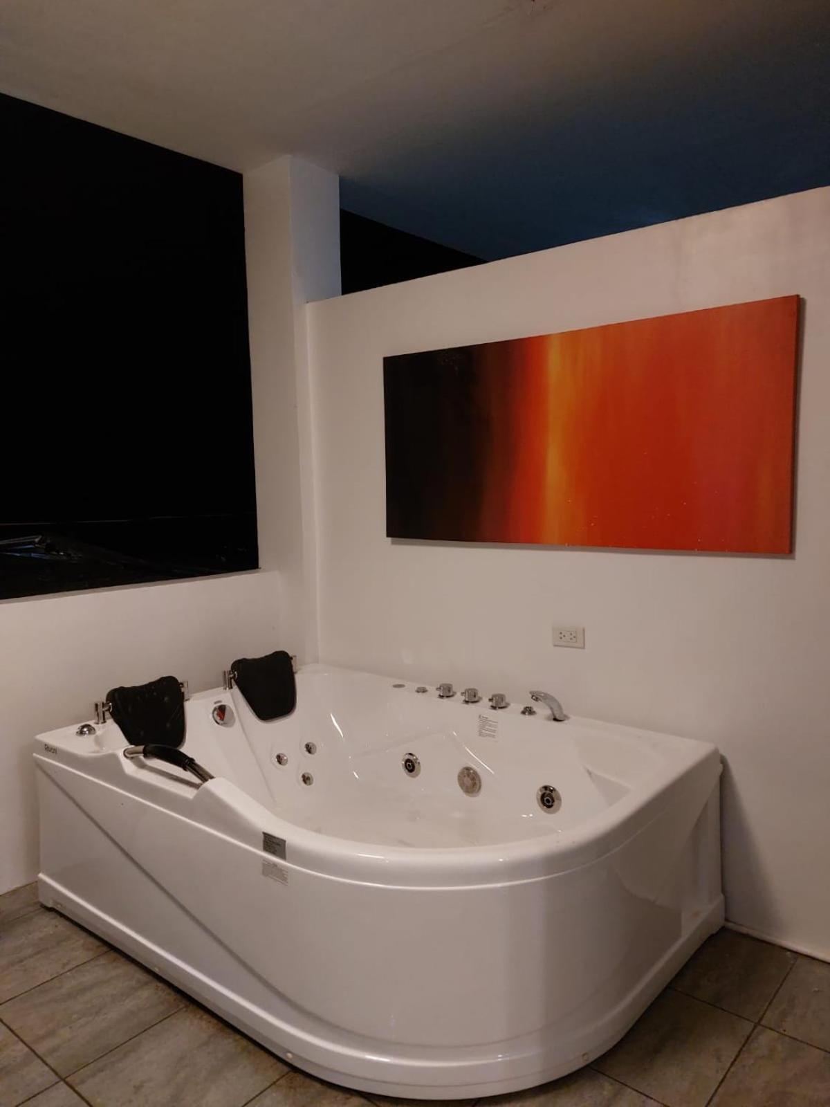 Bonsai Jacuzzi Suites Panglao Eksteriør billede