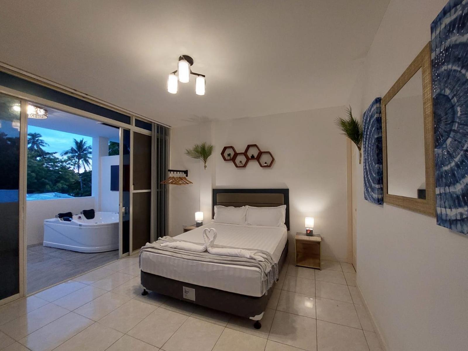 Bonsai Jacuzzi Suites Panglao Eksteriør billede
