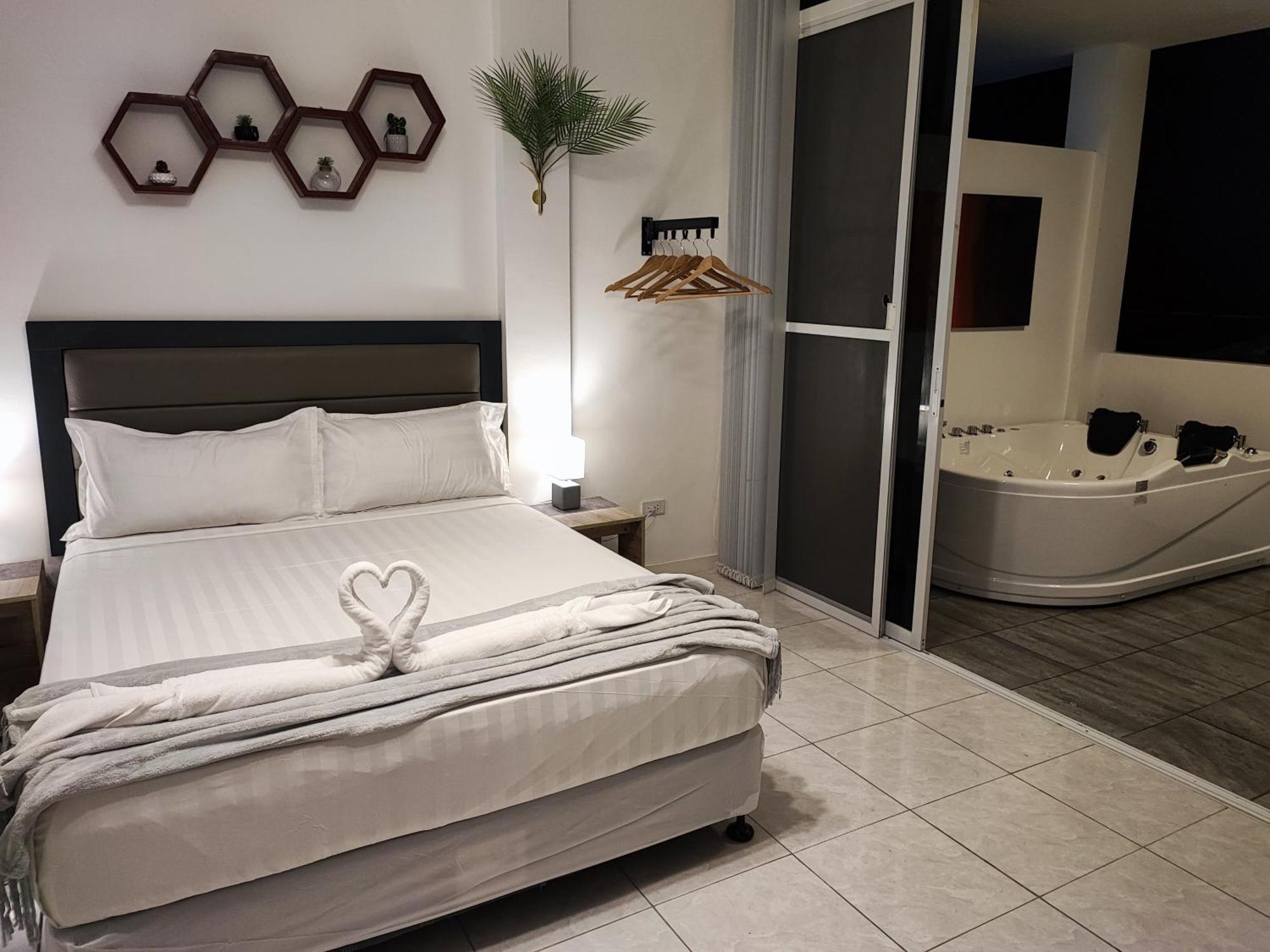 Bonsai Jacuzzi Suites Panglao Eksteriør billede